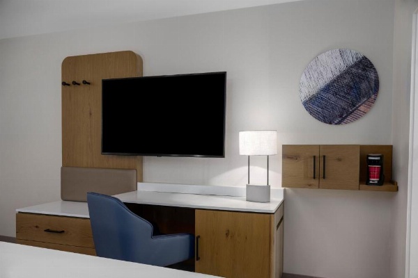 Delta Hotels by Marriott Santa Clara Silicon Valley image 12