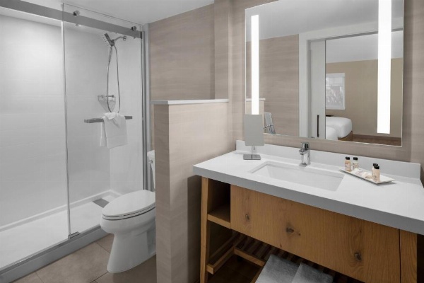 Delta Hotels by Marriott Santa Clara Silicon Valley image 14