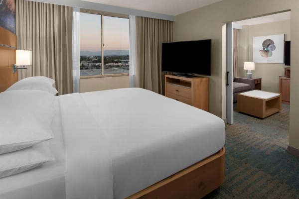 Delta Hotels by Marriott Santa Clara Silicon Valley image 17